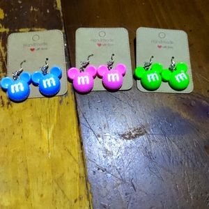 Look! At these cuties. Choose your color pink,blue, or green.